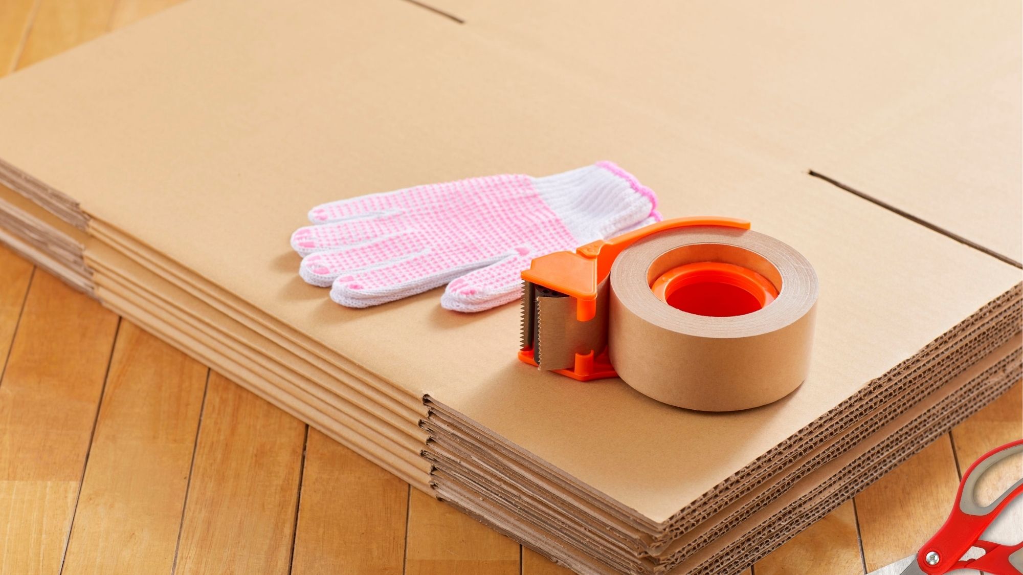 ダンボール、ガムテープなど